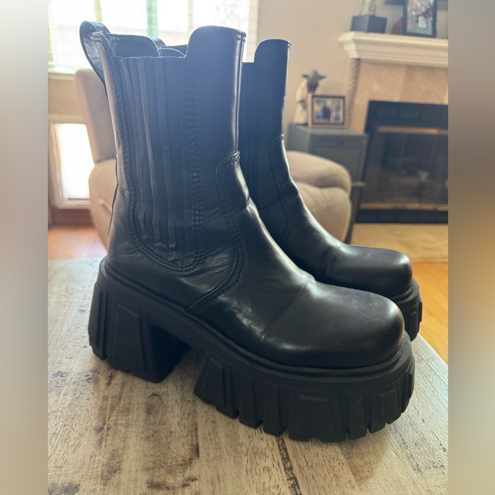 Current Mood Black Chunky Platform Boots